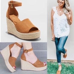Universal Thread Camel Espadrille Wedges